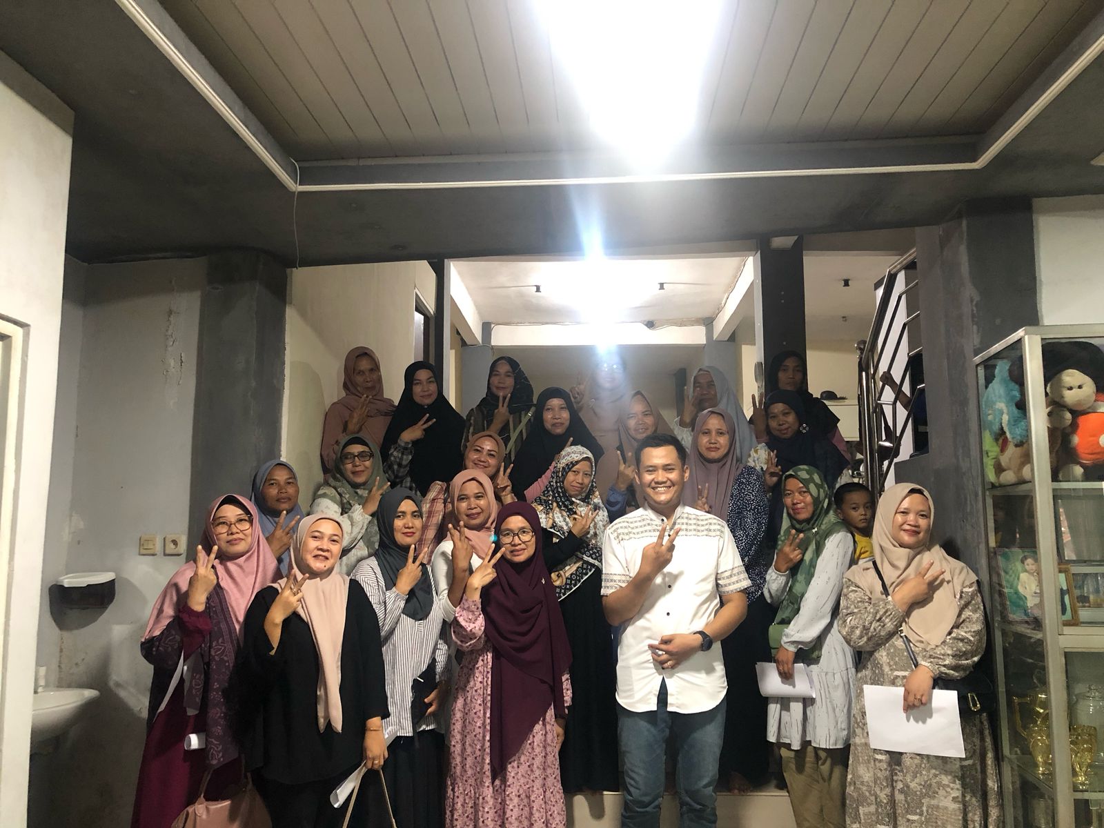 Kegiatan Pembagian Raport Tengah Semester Genap 2024-2025